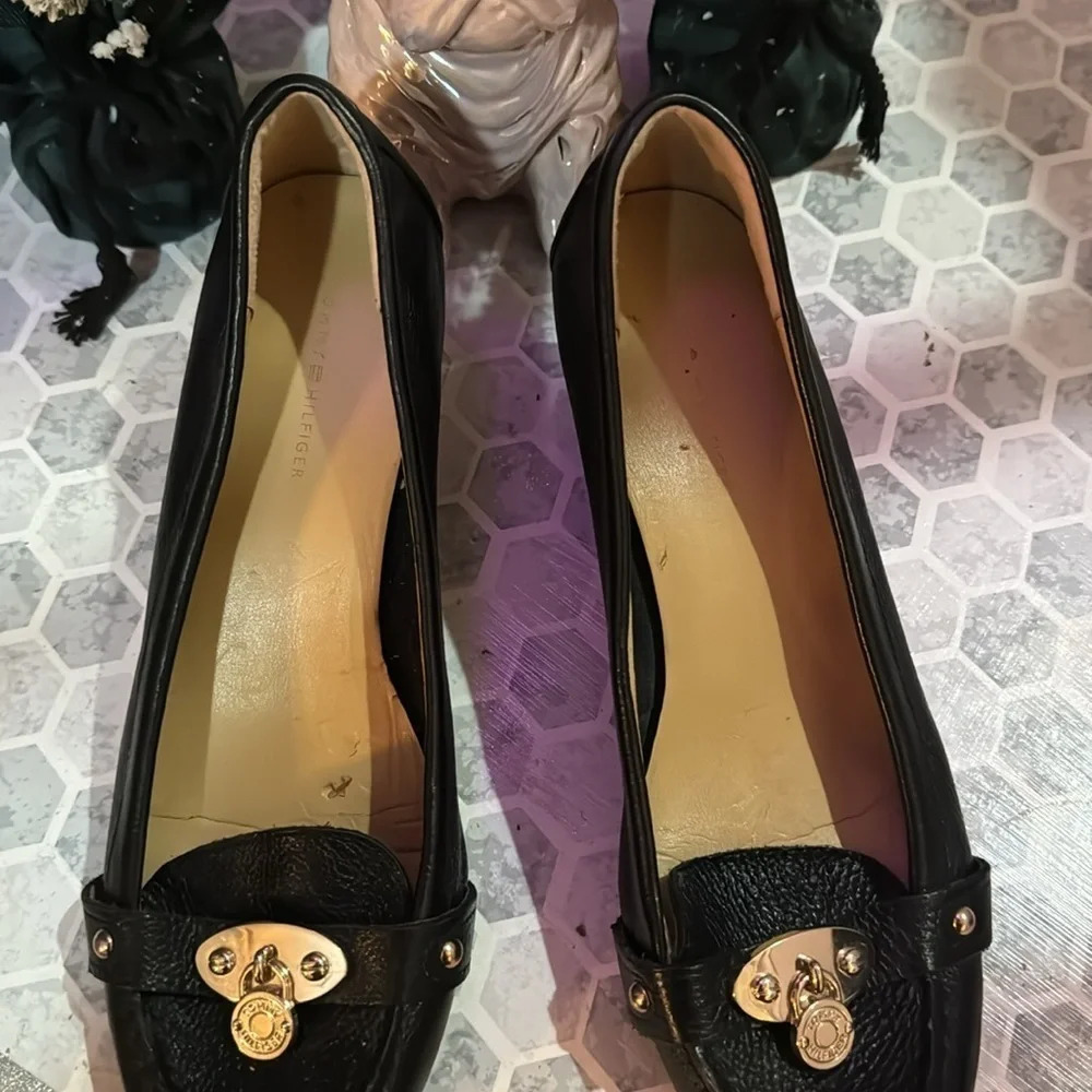 Tommy Hilfiger leather wedges, size 9M. Super cute and sophisticated. - Picture 7 of 12